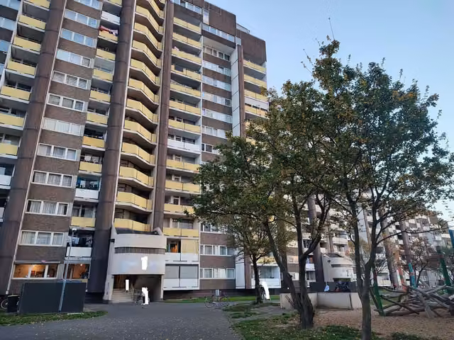 Cologne-Meschenich : 3 pièces loué, loggia, droit de superficie 2071